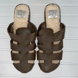 Butterfly Ladies Sz 8 Brown 2" Wedge Clogs Fleece Insoles Excellent Condition